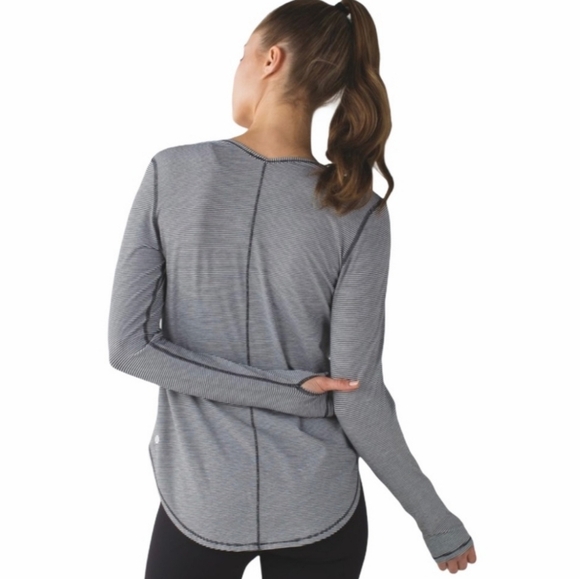 LULULEMON Yogini 5 Year Long Sleeve Tee, size 6 - Picture 13 of 13